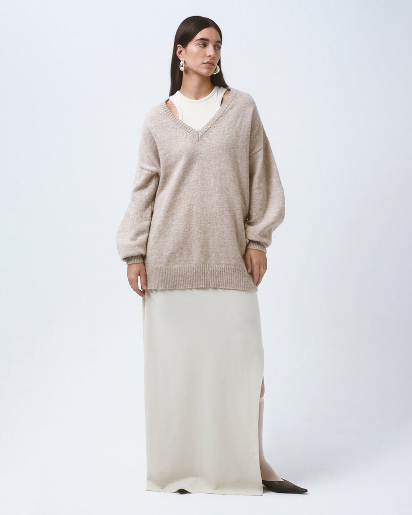 0065 V-neck oversized sweater