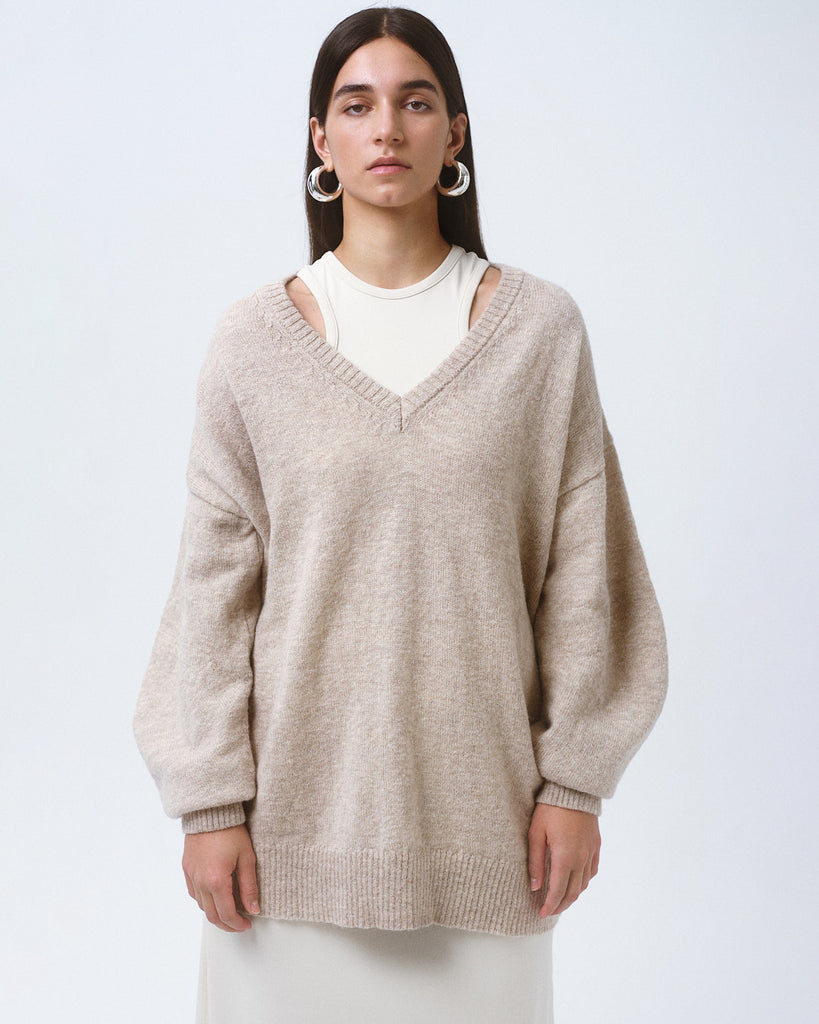 0065 V-neck oversized sweater